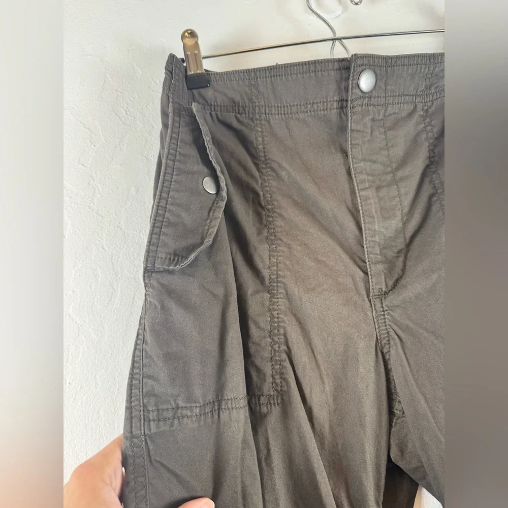 Abercrombie and Fitch Women’s cargo pants size Small - Picture 6 of 11